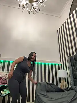 ReinaChloe online show from June 2026 03:50:02 AM
