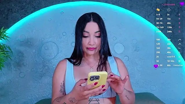 ReinaChloe online show from June 2026 04:21:02 PM