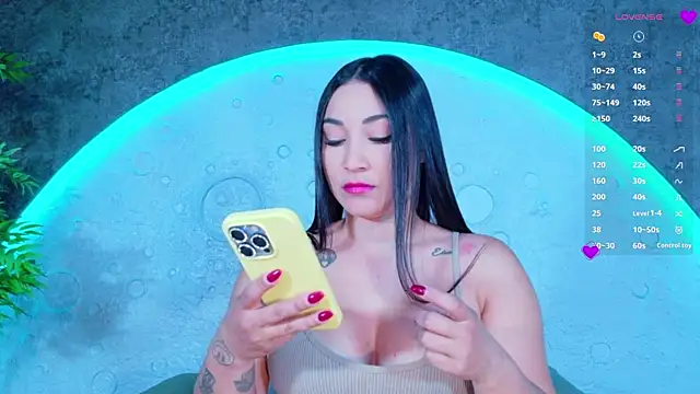ReinaChloe online show from June 2026 04:15:01 PM