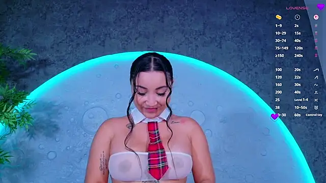ReinaChloe online show from June 2026 04:17:02 PM