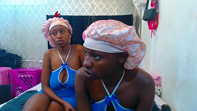 LonelyQueenxx25 online show from November 2025 06:32:01 PM