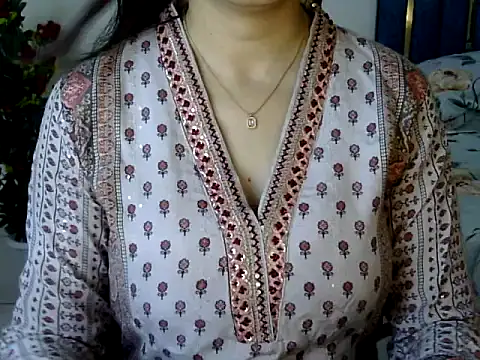 Rumi cute online show from April 2026 03:24:01 PM