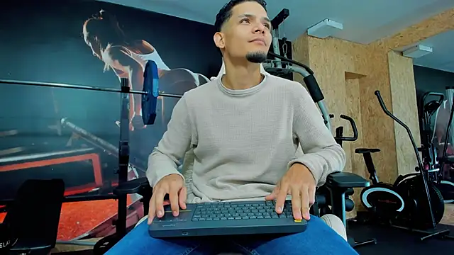 AlessandroKiing online show from April 2026 09:50:01 PM