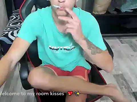 HugeDickFuck online show from October 2025 09:17:02 PM