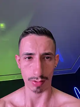 Snapshot of Damartinez27 chatting on October 2025 08:27:02 AM Damartinez27 online show from October 2025 08:27:02 AM