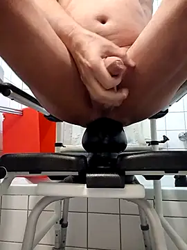 Snapshot of toywood chatting on October 2025 04:52:01 AM toywood online show from October 2025 04:52:01 AM