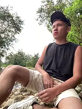 Snapshot of elfernh chatting on December 2025 01:17:01 PM elfernh online show from December 2025 01:17:01 PM