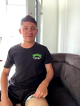 Snapshot of elfernh chatting on December 2025 06:47:01 PM elfernh online show from December 2025 06:47:01 PM