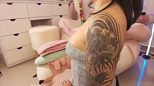 justonecute online show from June 2026 12:22:02 AM