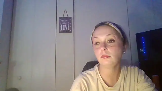 Candykissesxoxo online show from October 2025 08:35:01 AM