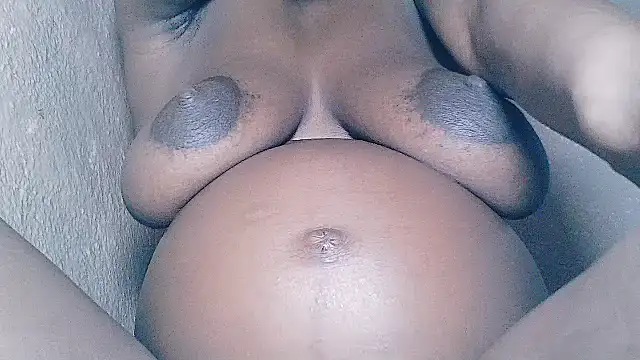 Snapshot of Chloe2001 chatting on November 2025 09:31:01 AM Chloe2001 online show from November 2025 09:31:01 AM