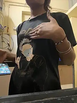 tanisha-2005 online show from September 2025 05:01:02 PM