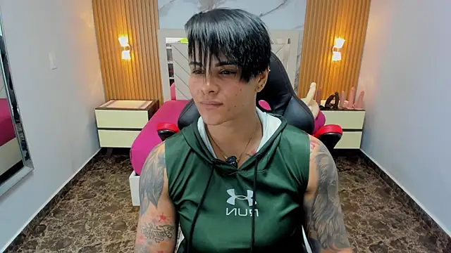 KAROLLJONES1 online show from April 2026 01:41:02 PM