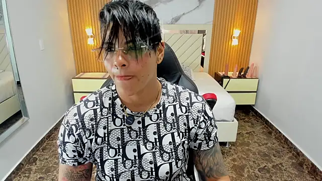 KAROLLJONES1 online show from April 2026 12:44:02 PM