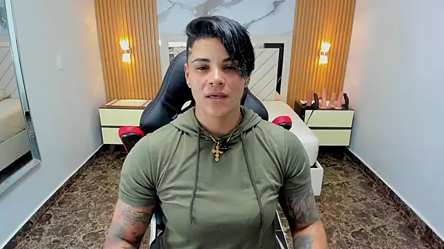 KAROLLJONES1 online show from May 2026 07:32:01 PM
