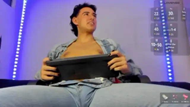 Snapshot of Alexxx_savage chatting on November 2025 04:24:01 AM Alexxx savage online show from November 2025 04:24:01 AM