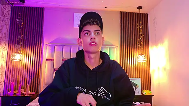 Room 69x online show from May 2026 12:43:02 PM