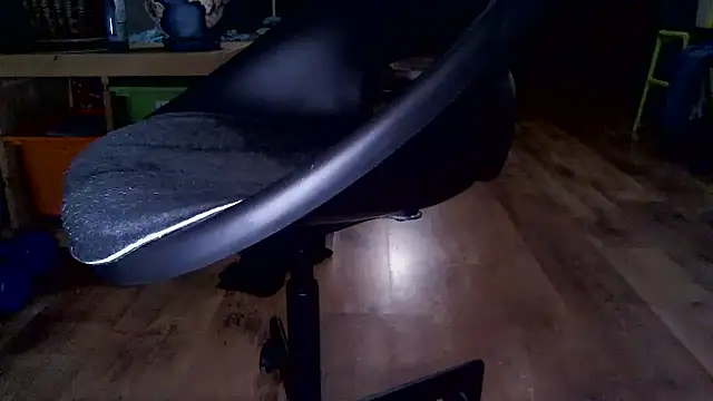 TobyDick13 online show from December 2025 05:42:02 PM