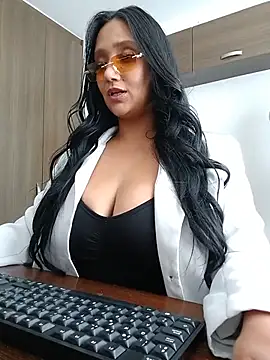 Esmeralda333 online show from May 2026 04:25:02 PM
