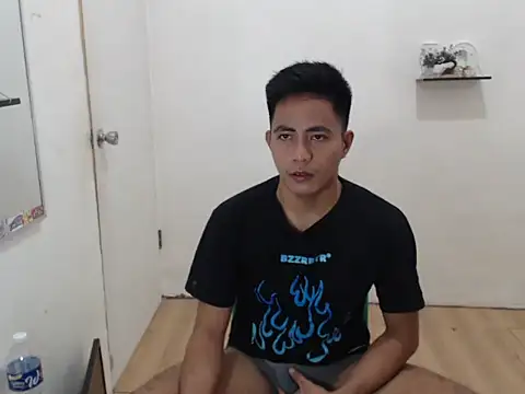 Snapshot of Lloyd_wintours chatting on November 2025 01:10:02 PM Lloyd wintours online show from November 2025 01:10:02 PM