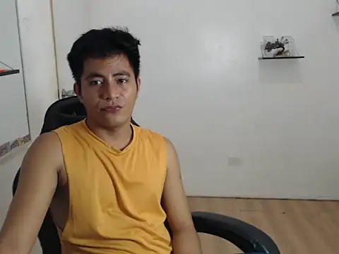 Snapshot of Lloyd_wintours chatting on December 2025 07:55:01 PM Lloyd wintours online show from December 2025 07:55:01 PM