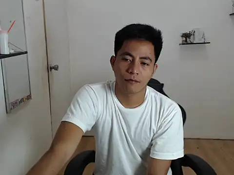 Snapshot of Lloyd_wintours chatting on January 2026 10:01:01 PM Lloyd wintours online show from January 2026 10:01:01 PM