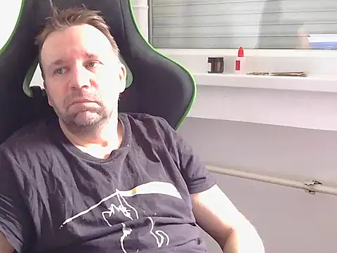 kristianss08 online show from April 2026 08:20:01 AM