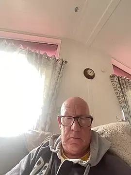 Snapshot of philefc chatting on February 2026 12:24:02 PM philefc online show from February 2026 12:24:02 PM