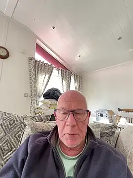 Snapshot of philefc chatting on March 2026 12:52:01 PM philefc online show from March 2026 12:52:01 PM