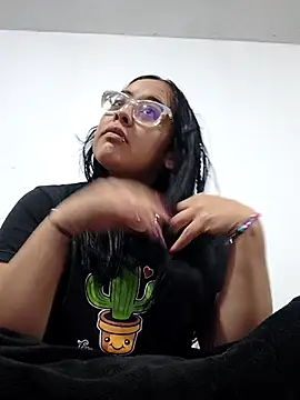 Sofia leving online show from September 2025 02:04:02 AM