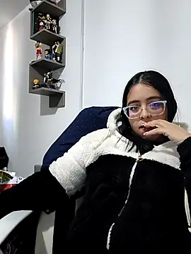 Sofia leving online show from October 2025 12:45:01 PM