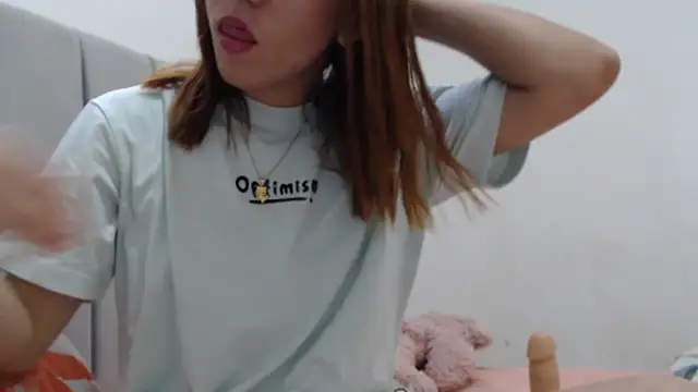 Snapshot of Dolly_Peach_ chatting on February 2026 05:52:01 PM Dolly Peach online show from February 2026 05:52:01 PM