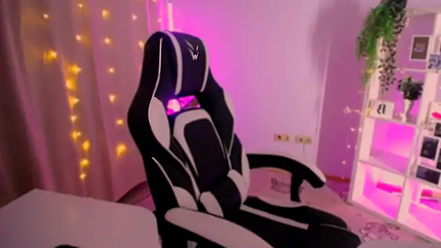 BagiraBella online show from November 2025 01:19:01 AM