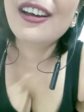 Snapshot of Queen_Kushi4 chatting on April 2026 04:04:01 PM Queen Kushi4 online show from April 2026 04:04:01 PM
