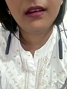 Snapshot of Queen_Kushi4 chatting on April 2026 06:13:02 PM Queen Kushi4 online show from April 2026 06:13:02 PM