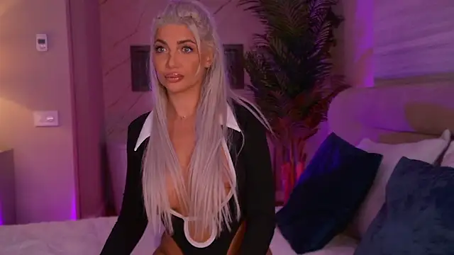 ElsaSinn online show from September 2025 03:17:02 AM