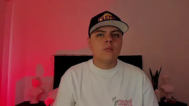 Snapshot of NoahLux chatting on September 2025 07:47:01 PM NoahLux online show from September 2025 07:47:01 PM