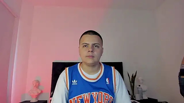 Snapshot of NoahLux chatting on September 2025 08:11:02 PM NoahLux online show from September 2025 08:11:02 PM