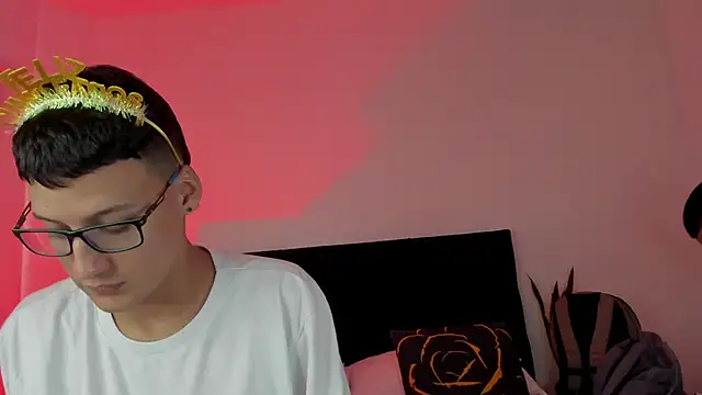 NoahLux online show from September 2025 06:55:01 PM