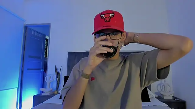 NoahLux online show from October 2025 07:08:01 PM