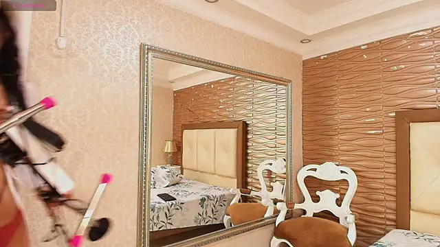 Miladiosa online show from May 2026 12:00:01 PM