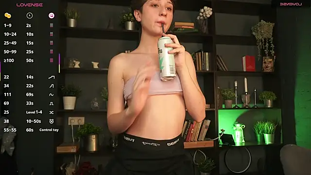 lizzydiz online show from September 2025 01:02:02 PM