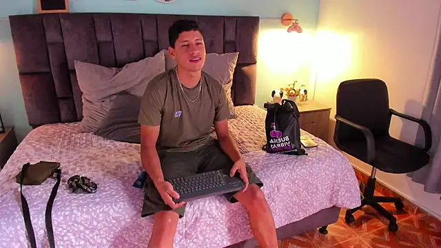 LaynorRoss  online show from September 2025 07:35:02 PM