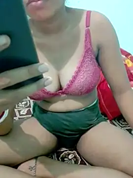 Snapshot of desimalai28 chatting on July 2026 06:00:02 PM desimalai28 online show from July 2026 06:00:02 PM