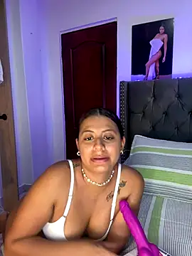 Snapshot of ema_zoe chatting on September 2025 11:04:01 PM ema zoe online show from September 2025 11:04:01 PM