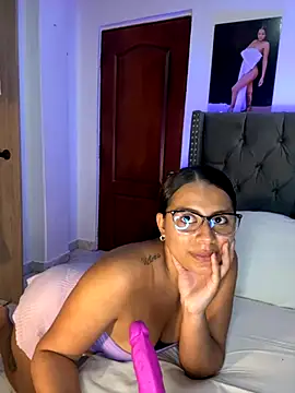 Snapshot of ema_zoe chatting on September 2025 12:14:01 AM ema zoe online show from September 2025 12:14:01 AM