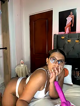 Snapshot of ema_zoe chatting on October 2025 09:45:02 PM ema zoe online show from October 2025 09:45:02 PM