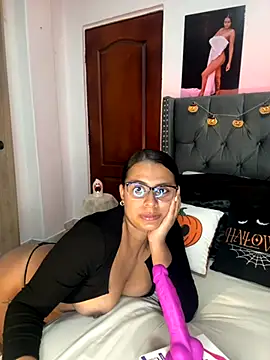 Snapshot of ema_zoe chatting on October 2025 12:08:02 AM ema zoe online show from October 2025 12:08:02 AM