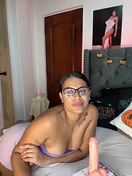 Snapshot of ema_zoe chatting on October 2025 12:09:01 AM ema zoe online show from October 2025 12:09:01 AM