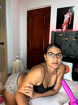 Snapshot of ema_zoe chatting on October 2025 11:49:01 PM ema zoe online show from October 2025 11:49:01 PM